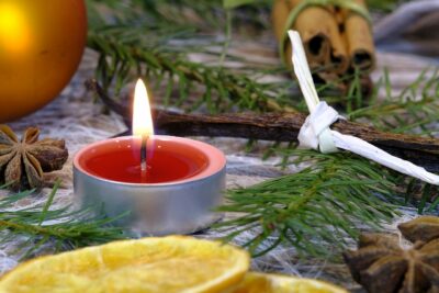 Weihnachtsgeschenk zum selber machen: Wunderbare Orangen-Zimt-Kerzen