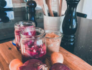 Rezepte rund um die Zwiebel | Pickeled Red Onions – Zwiebelsenf – Zwiebelchutney